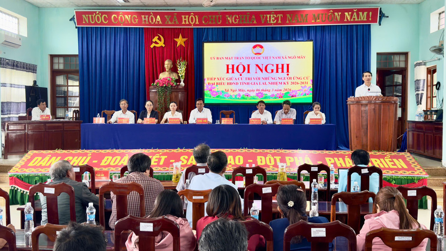 Quang cảnh hội nghị tiếp xúc cử tri giữa ứng cử viên đại biểu HĐND tỉnh đơn vị bầu cử số 7 với cử tri xã Ngô Mây. Ảnh: Minh Hoàng