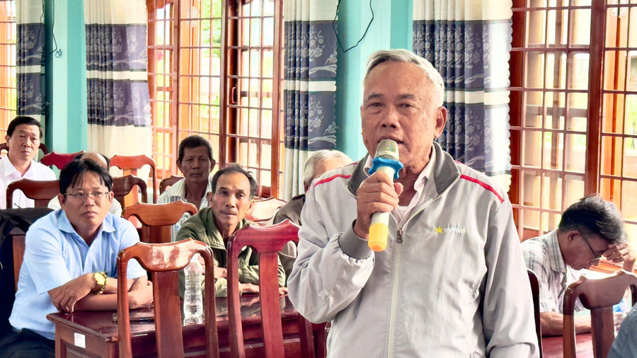 Cử tri xã Ngô Mây gửi gắm tâm tư, nguyện vọng và kiến nghị đến các ứng cử viên HĐND tỉnh. Ảnh: Minh Hoàng