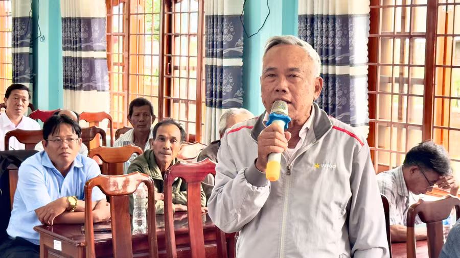 Cử tri xã Ngô Mây gửi gắm tâm tư, nguyện vọng và kiến nghị đến các ứng cử viên HĐND tỉnh. Ảnh: Minh Hoàng