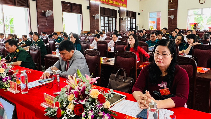 Quang cảnh Đại hội thi đua quyết thắng lực lượng vũ trang huyện Chư Păh, nhiệm kỳ 2019-2024. Ảnh: Đinh Yến Quang cảnh Đại hội thi đua quyết thắng lực lượng vũ trang huyện Chư Păh, nhiệm kỳ 2019-2024. Ảnh: Đinh Yến