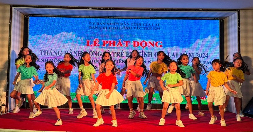 Trẻ em biểu diễn văn nghệ tại Lễ phát động Tháng hành động vì trẻ em năm 2024. Ảnh: Đinh Yến Trẻ em biểu diễn văn nghệ tại Lễ phát động Tháng hành động vì trẻ em năm 2024. Ảnh: Đinh Yến