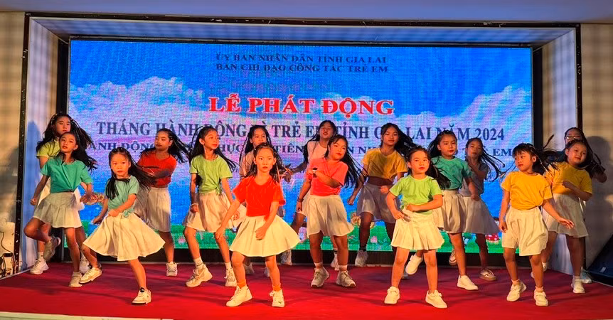 Trẻ em biểu diễn văn nghệ tại Lễ phát động Tháng hành động vì trẻ em năm 2024. Ảnh: Đinh Yến