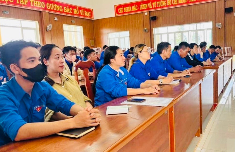 Các đoàn viên, thanh niên tham gia buổi đối thoại. Ảnh: Như Hoài