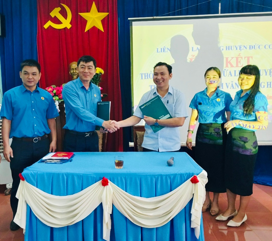 LĐLĐ huyện Đức Cơ đã ký kết hợp tác với Trung tâm máy tính văn phòng HBT và Huyện Đoàn. Ảnh: Thanh Tịnh LĐLĐ huyện Đức Cơ đã ký kết hợp tác với Trung tâm máy tính văn phòng HBT và Huyện Đoàn. Ảnh: Thanh Tịnh