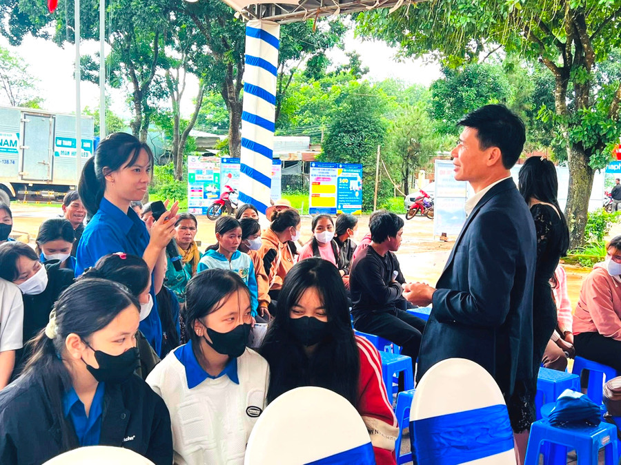 Ông Nguyễn Văn Đức-Giám đốc Công ty cổ phần Nhân lực Việt Trí MD tư vấn tuyển dụng lao động đi làm việc ở nước ngoài theo hợp đồng. Ảnh: Nguyễn Đức