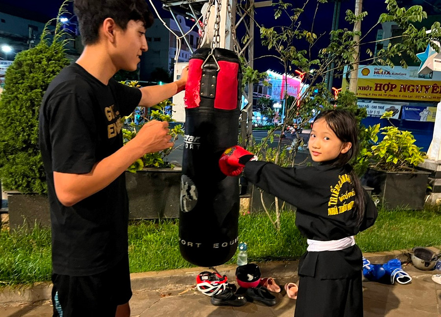 Hè này nhiều trẻ em ở TP. Pleiku chọn học các môn năng khiếu. Ảnh: Đinh Yến Hè này nhiều trẻ em ở TP. Pleiku chọn học các môn năng khiếu. Ảnh: Đinh Yến