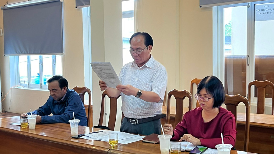 Đại diện Sở Lao động-Thương binh và Xã hội báo cáo tình hình vận động Quỹ Đền ơn đáp nghĩa tỉnh Gia Lai. Ảnh: Đinh Yến Đại diện Sở Lao động-Thương binh và Xã hội báo cáo tình hình vận động Quỹ Đền ơn đáp nghĩa tỉnh Gia Lai. Ảnh: Đinh Yến