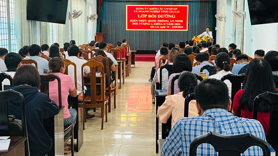 Quang cảnh lớp bồi dưỡng. Ảnh: Đinh Yến Quang cảnh lớp bồi dưỡng. Ảnh: Đinh Yến