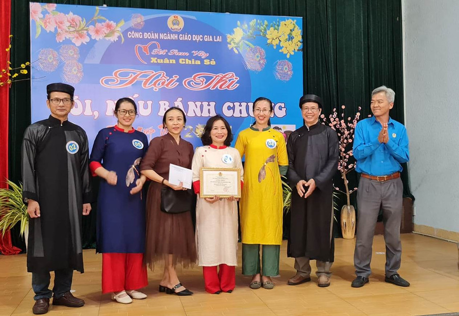 Công đoàn cơ sở Trường THPT Chuyên Hùng Vương xuất sắc đạt giải nhất Hội thi. Ảnh: H.V