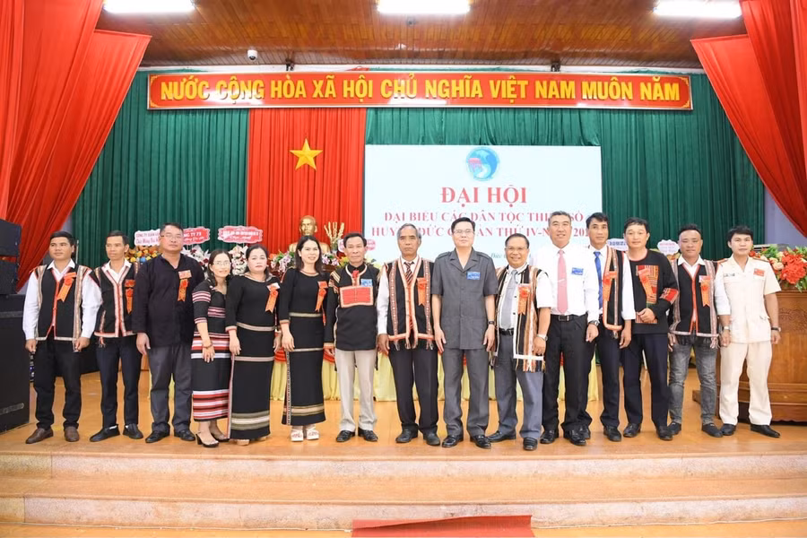 Đại hội đã bầu 12 đại biểu tham dự Đại hội đại biểu các DTTS tỉnh lần thứ IV dự kiến diễn ra trong tháng 10-2024. Ảnh: Thanh Tịnh