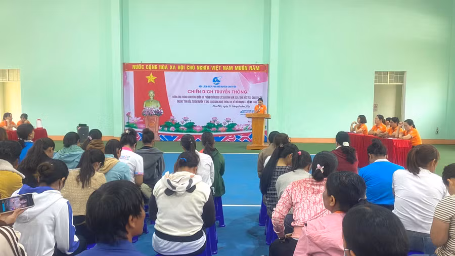 Toàn cảnh lễ phát động hưởng ứng Tháng Hành động phòng-chống bạo lực gia đình. Ảnh: Đinh Yến