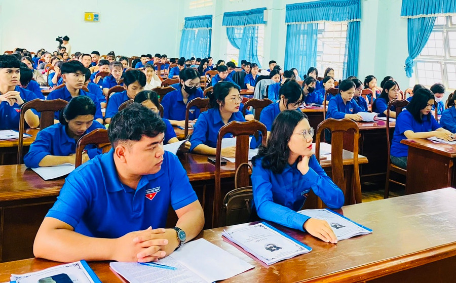 Các học viên tham gia lớp tập huấn nghiệp vụ cán bộ Đoàn cơ sở. Ảnh: Thanh Tịnh