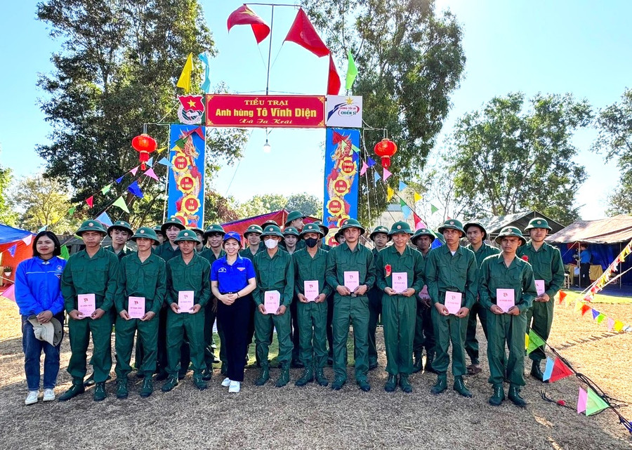 Huyện Ia Grai tổ chức Hội trại tòng quân. Ảnh: Yến Loan