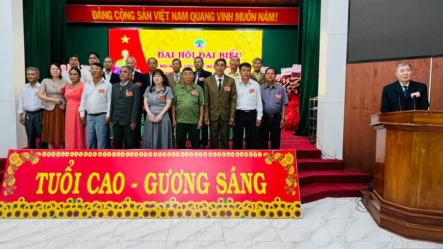 Ra mắt Ban Chấp hành Hội NCT huyện Chư Sê nhiệm kỳ 2024-2029. Ảnh: Đinh Yến