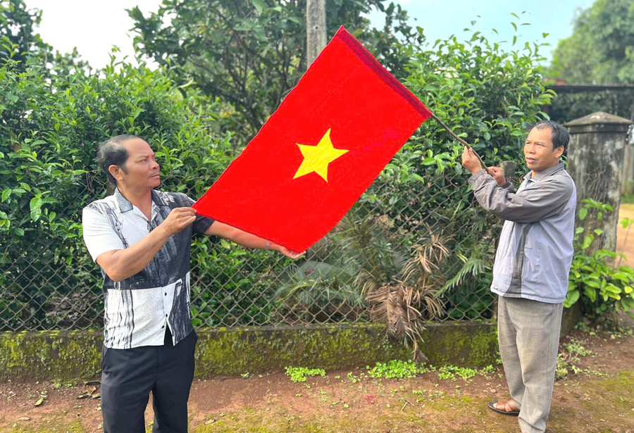 UBND TP. Pleiku thông báo treo cờ Tổ quốc từ chiều 11 đến hết ngày 15-9 (Ảnh minh họa: Đ.Y) UBND TP. Pleiku thông báo treo cờ Tổ quốc từ chiều 11 đến hết ngày 15-9 (Ảnh minh họa: Đ.Y)