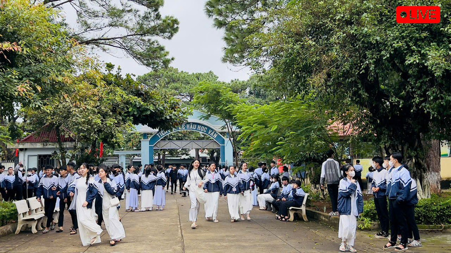 Học sinh vui mừng, phấn khởi trong ngày khai giảng năm học mới. Ảnh: Đinh Yến Học sinh vui mừng, phấn khởi trong ngày khai giảng năm học mới. Ảnh: Đinh Yến
