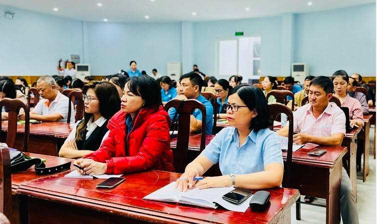 Các đại biểu tham dự tập huấn. Ảnh: Hà Tây Các đại biểu tham dự tập huấn. Ảnh: Hà Tây