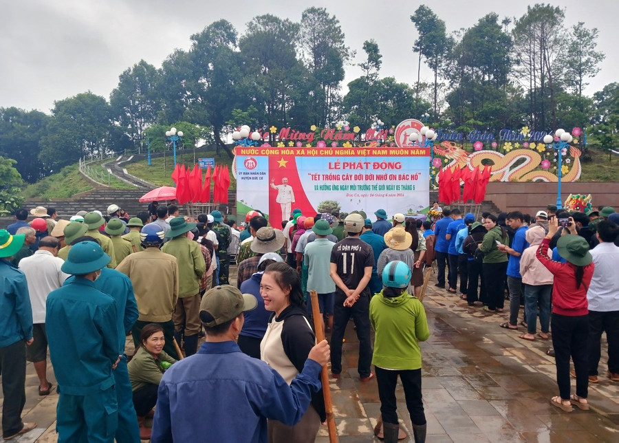 Quang cảnh lễ phát động trồng cây đời đời nhớ ơn Bác Hồ. Ảnh: Đinh Yến Quang cảnh lễ phát động trồng cây đời đời nhớ ơn Bác Hồ. Ảnh: Đinh Yến