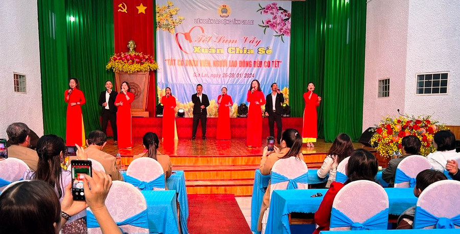 Tiết mục trong Chương trình Đêm Giao lưu văn nghệ Mừng Đảng mừng Xuân Giáp Thìn 2024. Ảnh: Đinh Yến