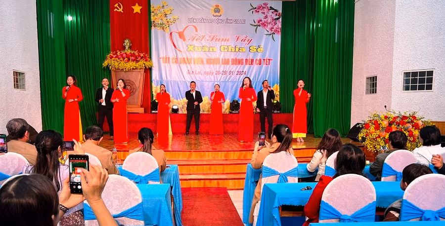 Tiết mục trong Chương trình Đêm Giao lưu văn nghệ Mừng Đảng mừng Xuân Giáp Thìn 2024. Ảnh: Đinh Yến