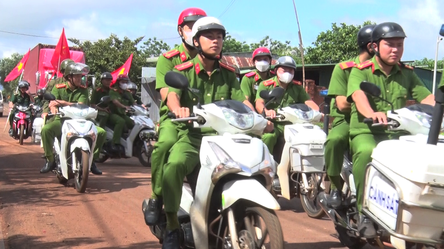 Các đại biểu tham gia diễu hành hưởng ứng Tháng hành động phòng-chống ma túy năm 2024. Ảnh: Thanh Tịnh