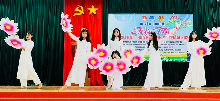 Các đội mang đến hội thi những tiết mục biểu diễn được đầu tư công phu. Ảnh: Hoài Trương