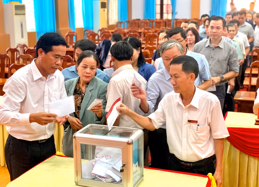 Các cơ quan, ban, ngành, hội, đoàn thể, nhân dân huyện Đức Cơ tham gia đóng góp Quỹ “Đền ơn đáp nghĩa” năm 2024. Ảnh: Văn Hiệp