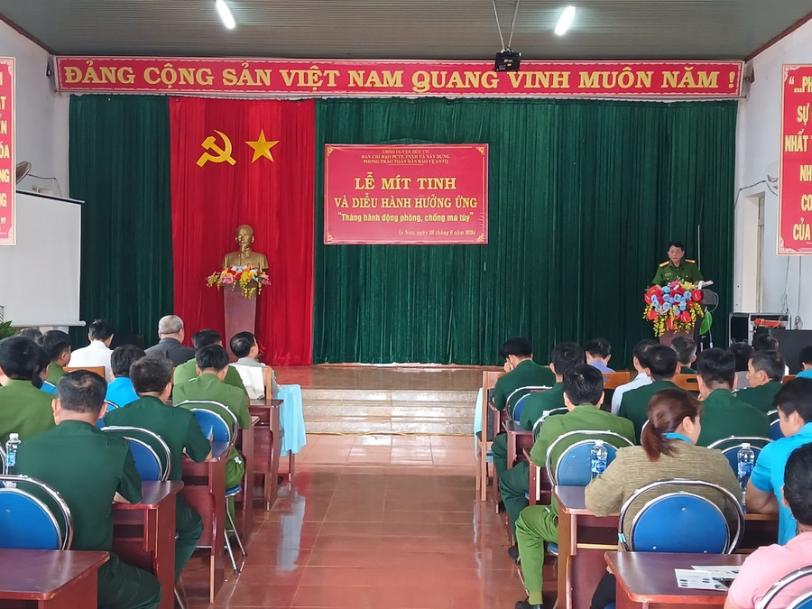 Toàn cảnh buổi mít tinh. Ảnh: Thanh Tịnh