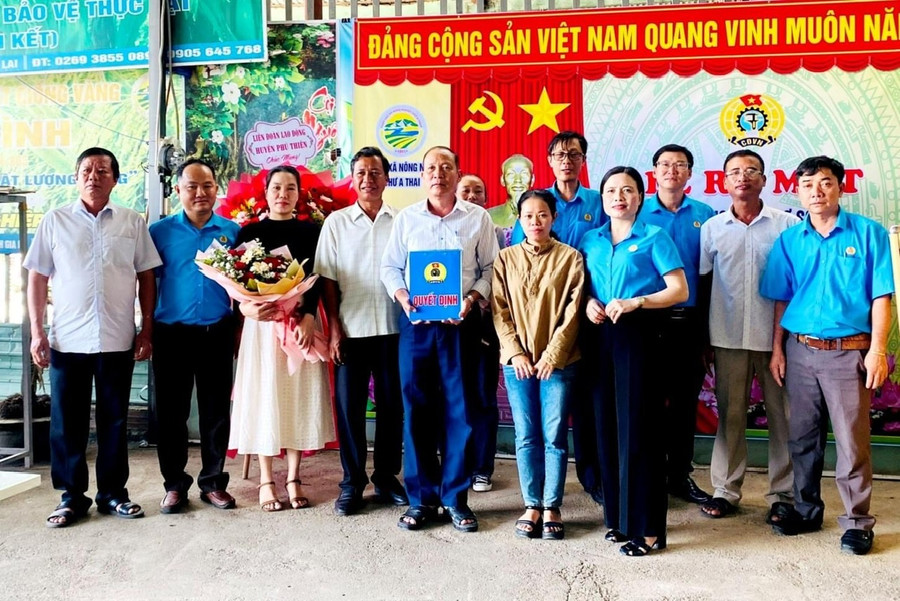 Ban Chấp hành Công đoàn cơ sở HTX Nông nghiệp Chư A Thai ra mắt tại buổi lễ. Ảnh: Mỹ Lệ Ban Chấp hành Công đoàn cơ sở HTX Nông nghiệp Chư A Thai ra mắt tại buổi lễ. Ảnh: Mỹ Lệ