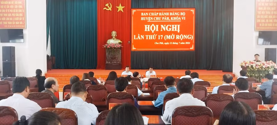 Toàn cảnh hội nghị lần thứ 17 (mở rộng) Ban Chấp hành Đảng bộ huyện Chư Păh khóa VI. Ảnh: Văn Cảnh