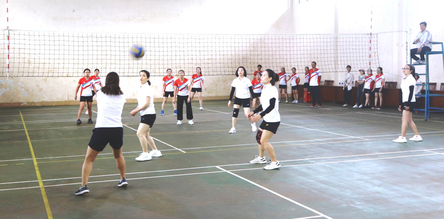 Nhân dịp tổ chức Ngày hội toàn dân bảo vệ an ninh Tổ quốc, Trường Cao đẳng Gia Lai phối hợp với Công an tỉnh, Công an xã Diên Phú tổ chức giải bóng đá nam, bóng chuyền nữ, bóng chuyền nam-nữ và kéo co. Ảnh: Đinh Yến Nhân dịp tổ chức Ngày hội toàn dân bảo vệ an ninh Tổ quốc, Trường Cao đẳng Gia Lai phối hợp với Công an tỉnh, Công an xã Diên Phú tổ chức giải bóng đá nam, bóng chuyền nữ, bóng chuyền nam-nữ và kéo co. Ảnh: Đinh Yến