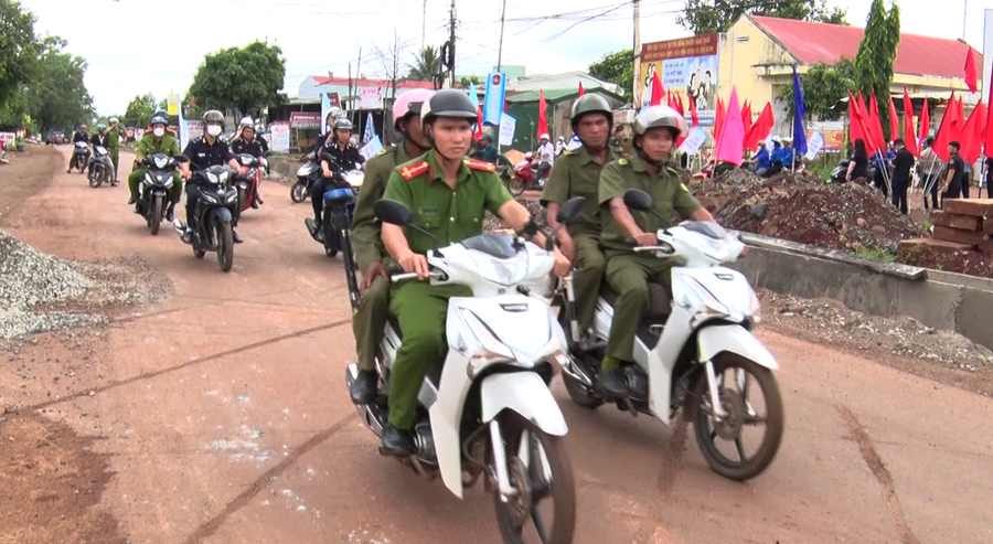Các đại biểu tham gia diễu hành hưởng ứng Tháng hành động phòng-chống ma túy năm 2023. Ảnh: Thanh Tịnh Các đại biểu tham gia diễu hành hưởng ứng Tháng hành động phòng-chống ma túy năm 2023. Ảnh: Thanh Tịnh