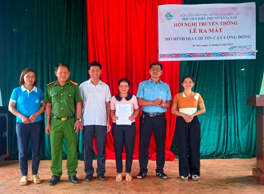 Hội Liên hiệp phụ nữ huyện Đức Cơ ra mắt mô hình &quot;Địa chỉ tin cậy cộng đồng&quot; của huyện. Ảnh: Thanh Tịnh