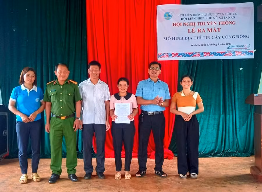 Hội Liên hiệp phụ nữ huyện Đức Cơ ra mắt mô hình "Địa chỉ tin cậy cộng đồng" của huyện. Ảnh: Thanh Tịnh