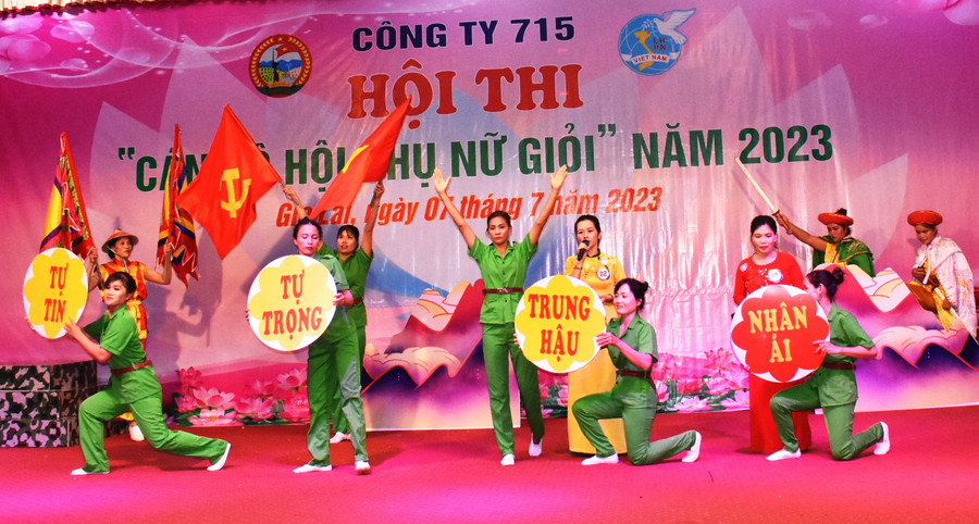 Một tiết mục được dàn dựng công phu ở phần thi năng khiếu tham gia tại Hội thi. Ảnh: Đinh Yến