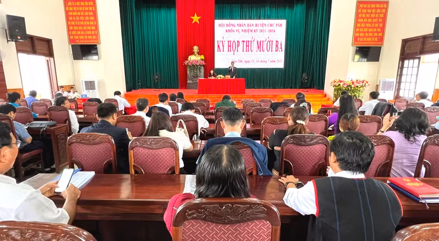 Quang cảnh kỳ họp lần thứ 13 HĐND huyện Chư Păh. Ảnh: Đinh Yến