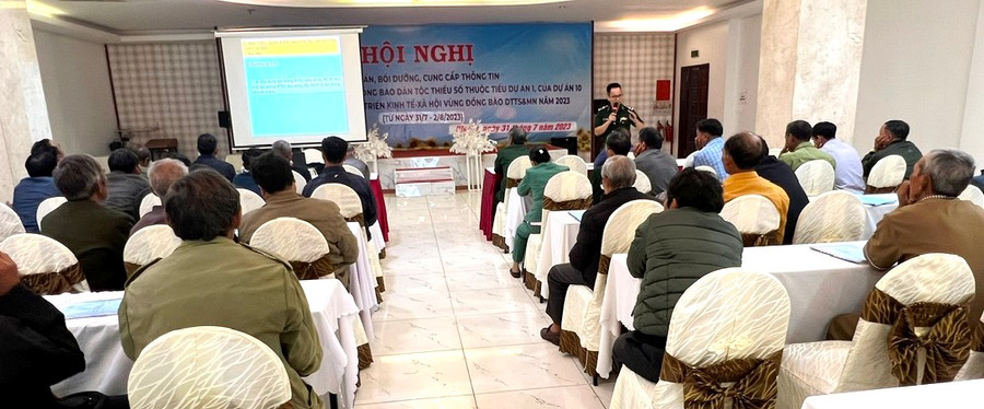 Quang cảnh lớp tập huấn cho người có uy tín. Ảnh: Đinh Yến Quang cảnh lớp tập huấn cho người có uy tín. Ảnh: Đinh Yến