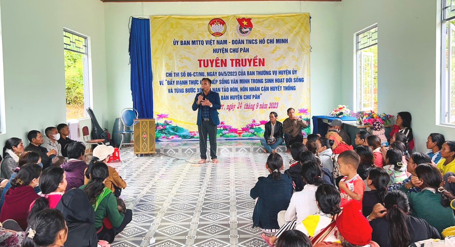 Quang cảnh buổi tuyên truyền tại xã Ia Phí. Ảnh: Rơ Lan Ven