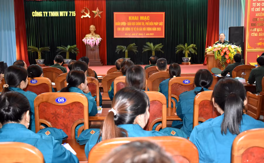 Toàn cảnh Khai mạc huấn luyện. Ảnh: Đinh Yến