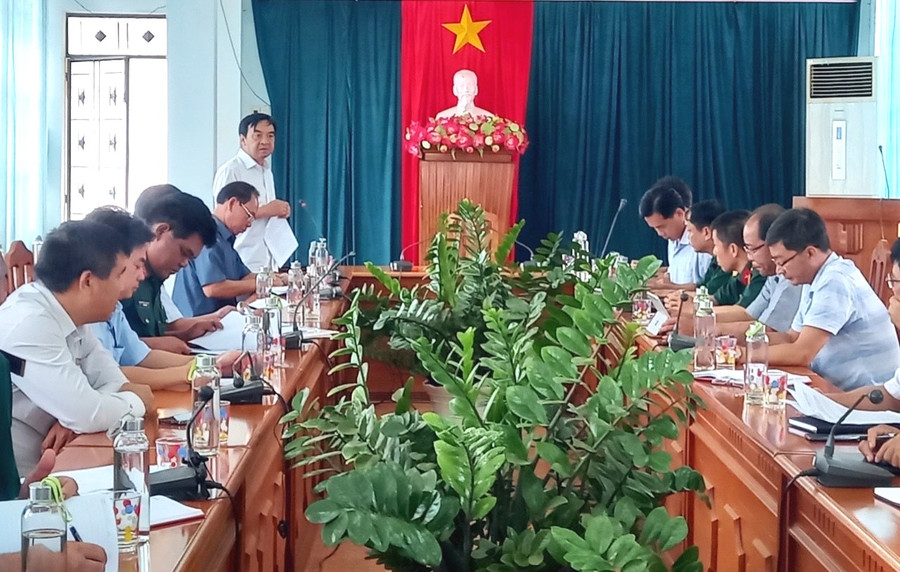 Toàn cảnh buổi họp bàn. Ảnh: Đinh Yến