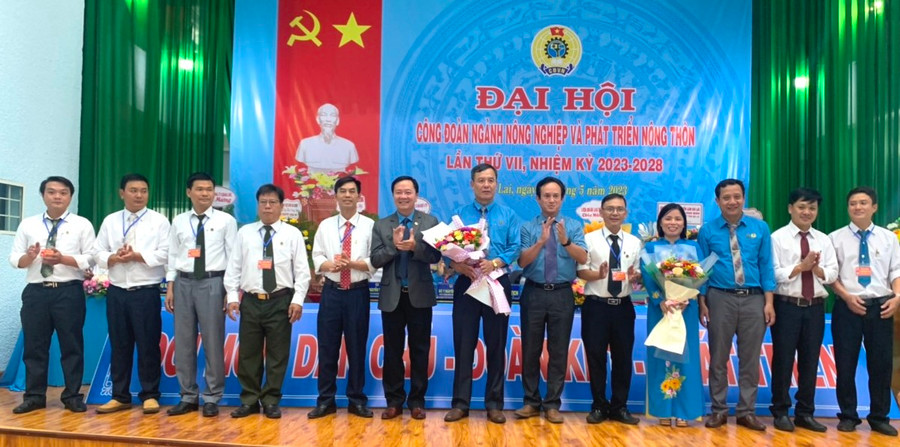 Ban Chấp hành Công đoàn ngành Nông nghiệp và PTTN Gia Lai khóa mới ra mắt. Ảnh: Đinh Yến Ban Chấp hành Công đoàn ngành Nông nghiệp và PTTN Gia Lai khóa mới ra mắt. Ảnh: Đinh Yến
