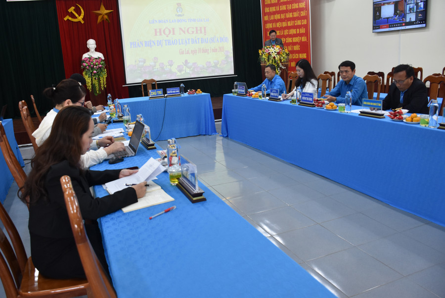 Toàn cảnh hội nghị phản biện Dự thảo Luật Đất đai-sửa đổi. Ảnh: Đinh Yến Toàn cảnh hội nghị phản biện Dự thảo Luật Đất đai-sửa đổi. Ảnh: Đinh Yến