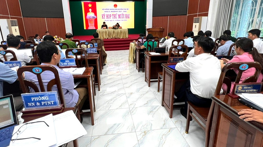 Quang cảnh kỳ họp thứ 12 HĐND huyện Chư Sê. Ảnh: Mỹ Duyên