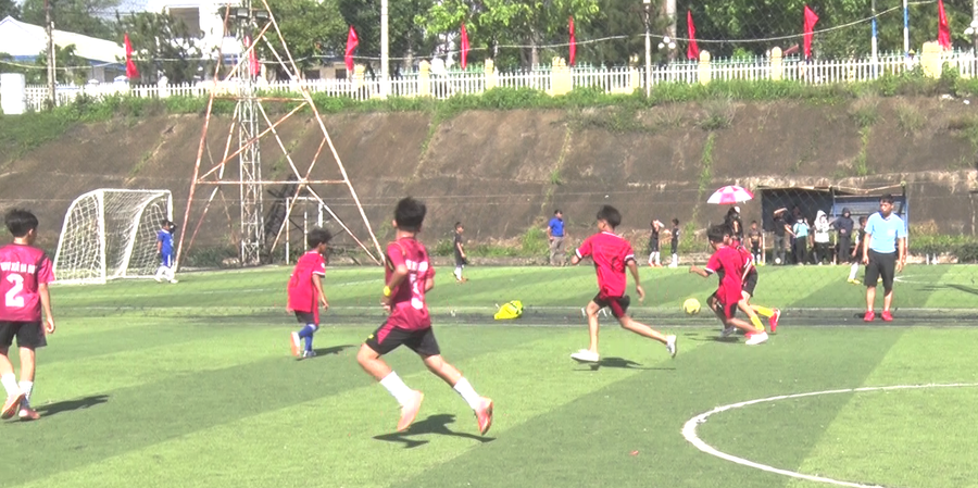 Các cầu thủ đang tranh tài tại Giải. Ảnh: Thanh Tịnh Các cầu thủ đang tranh tài tại Giải. Ảnh: Thanh Tịnh