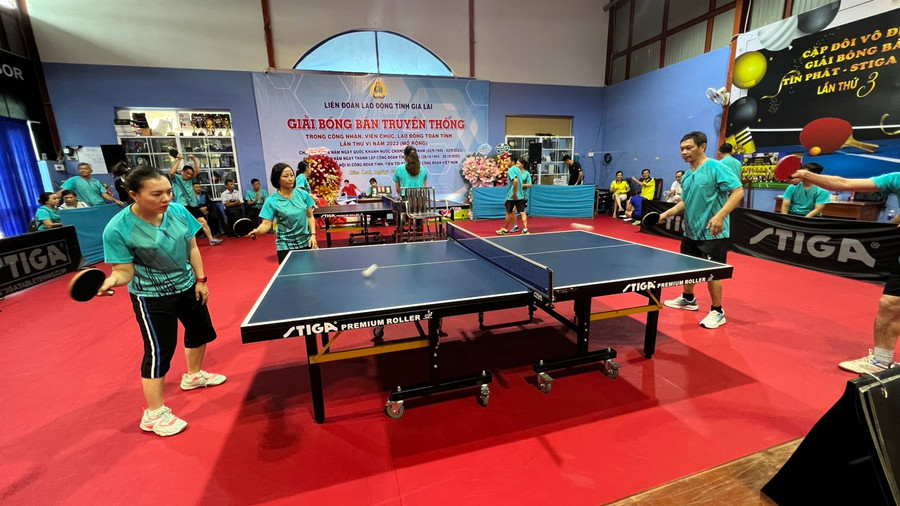 Các vận động viên tranh tài sôi nổi ngay sau lễ khai mạc. Ảnh: Đinh Yến Các vận động viên tranh tài sôi nổi ngay sau lễ khai mạc. Ảnh: Đinh Yến