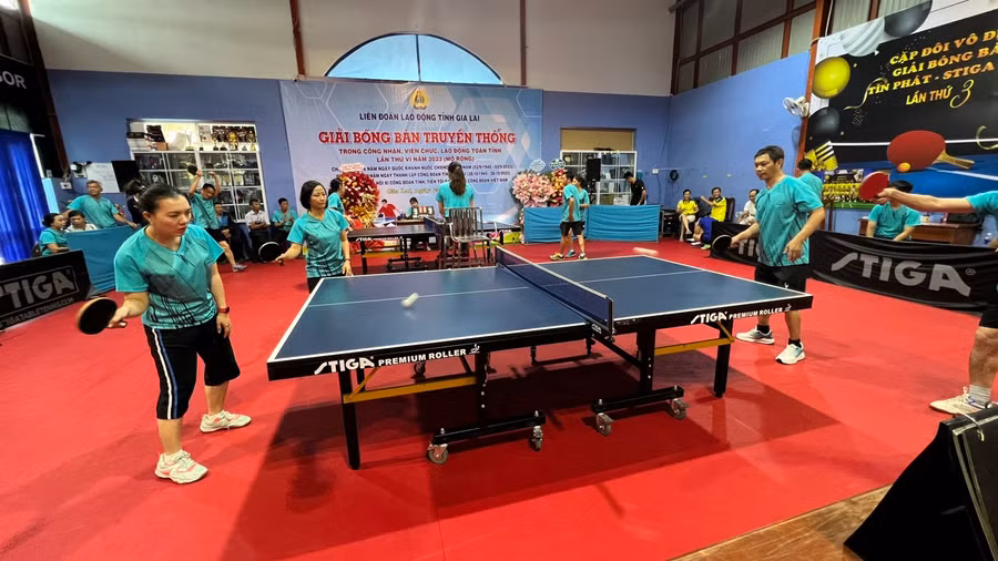 Các vận động viên tranh tài sôi nổi ngay sau lễ khai mạc. Ảnh: Đinh Yến