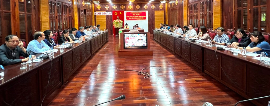 Quang cảnh điểm cầu hội nghị trực tuyến tỉnh. Ảnh: Đinh Yến