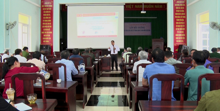 Quang cảnh lớp bồi dưỡng. Ảnh: Thanh Tịnh Quang cảnh lớp bồi dưỡng. Ảnh: Thanh Tịnh