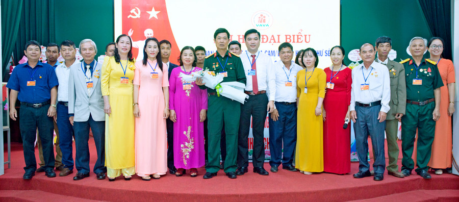 Ban chấp hành Hội Nạn nhân chất độc da cam/dioxin nhiệm kỳ 2023-2028 ra mắt. Ảnh: Xuân Thủy Ban chấp hành Hội Nạn nhân chất độc da cam/dioxin nhiệm kỳ 2023-2028 ra mắt. Ảnh: Xuân Thủy