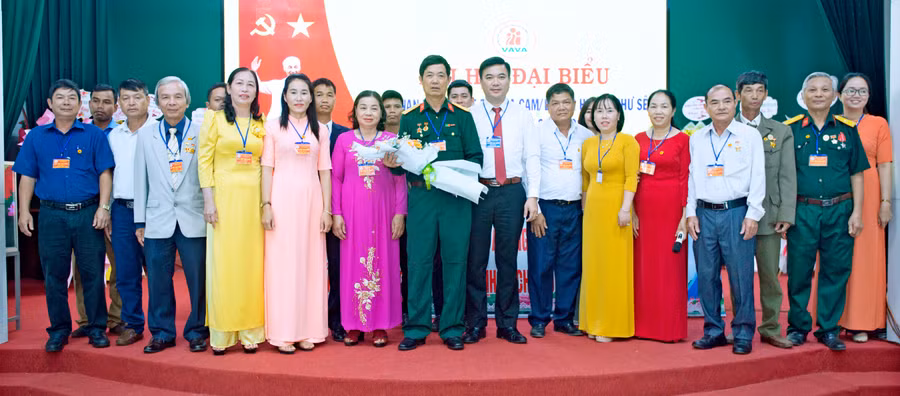 Ban chấp hành Hội Nạn nhân chất độc da cam/dioxin nhiệm kỳ 2023-2028 ra mắt. Ảnh: Xuân Thủy